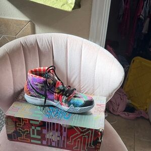 Colorful Multicolor Men's Athletic Shoe - Vibrant Performance